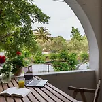 Marias Seaside Apartahotel